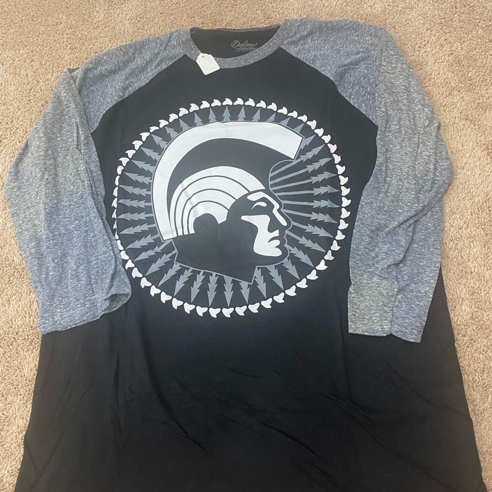 Defend Hawaii Gray and Black Kamehameha Graphic Men's Shirt